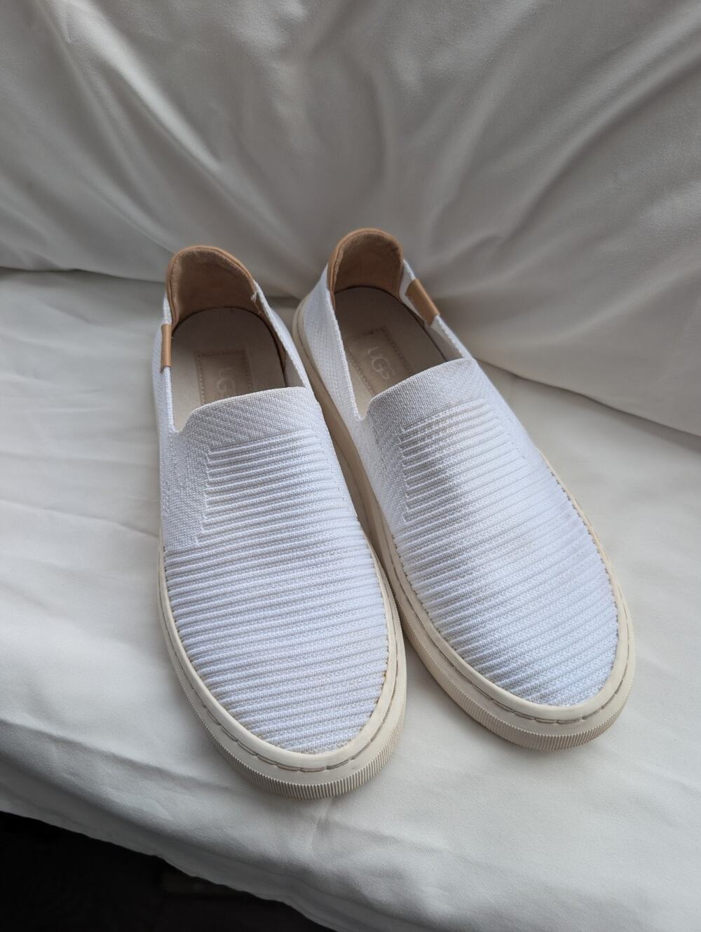 UGG Sammy white rib-knit slip-on sneakers with tan leather trim Size 7.5